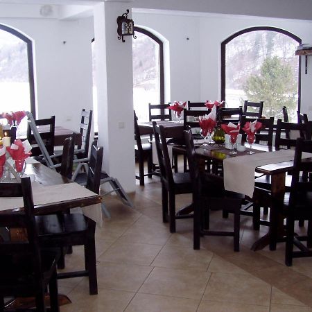 Taverna Pietrei Craiului Зернешті Екстер'єр фото