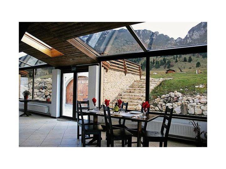 Taverna Pietrei Craiului Зернешті Екстер'єр фото